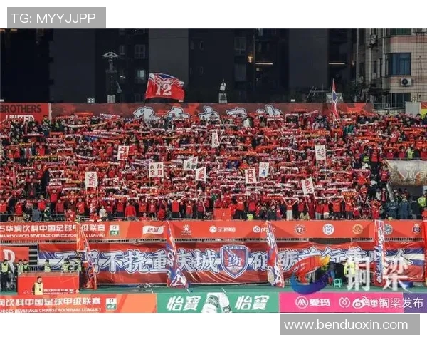 重庆足球队状态飙升创历史新高引发球迷热议与期待